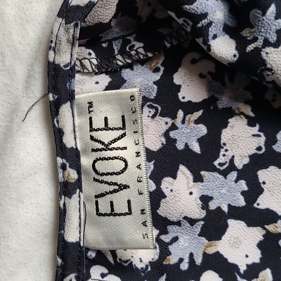 2/$25 Blue and white floral skirt with pockets - Picture 5 of 5